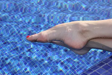 Blue Angel – Slim European Woman Spreads Her Legs and Shows Her Soles in Heels by the Pool