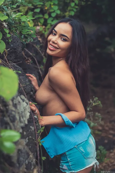 Isa Sweet: Latina PAWG Strips Out of Her Shorts Outdoors – photo 2 of 21