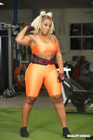 Mimi Curvaceous – Ebony Babe Rides Cock in the Gym