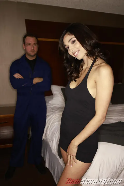 Reina Rae: Latina MILF Cheats with Electrician in the Hotel – photo 11 of 21