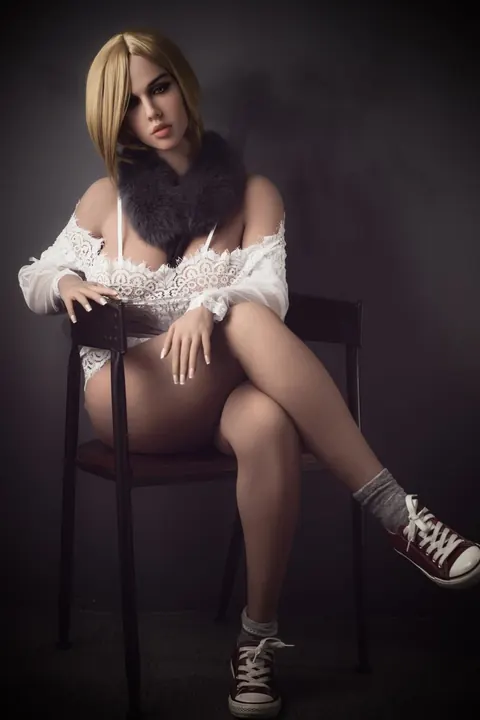 Woman Peels Off Her Lingerie and Poses Nude Front and Back – photo 20 of 21