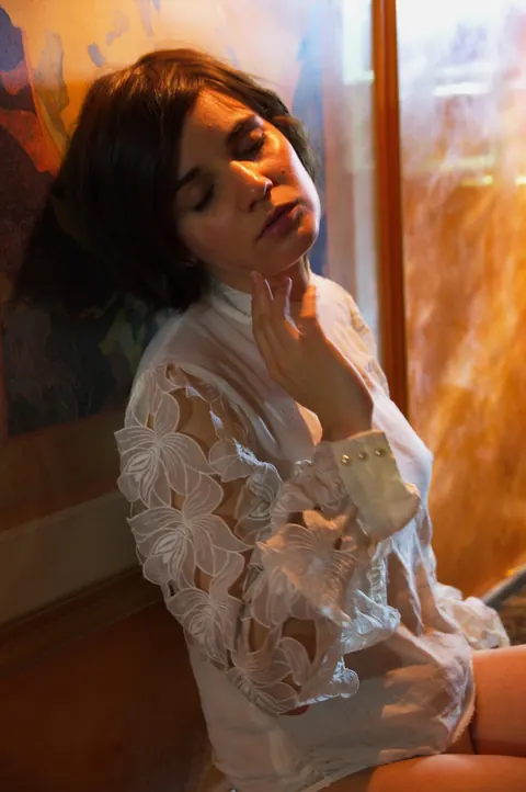 Brunette with Short Hair Licks and Fingers Her Partner – photo 3 of 21