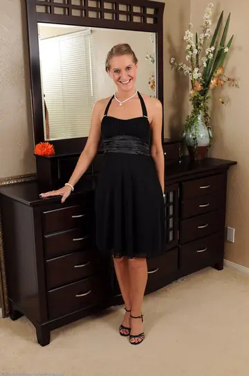 Sara James – Thick Blonde MILF Lifts Her Dress, Pulls Panties Aside and Spreads