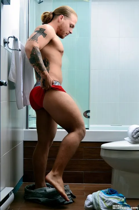 Thick Stud Shows His Bubble Butt and Gets Fucked – photo 3 of 15