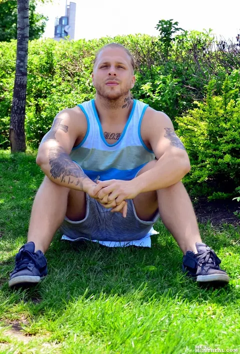 Thick Stud Shows His Bubble Butt and Gets Fucked – photo 1 of 15