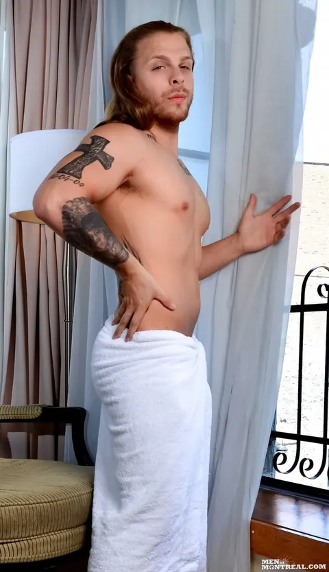 Thick Stud Shows His Bubble Butt and Gets Fucked – photo 7 of 15