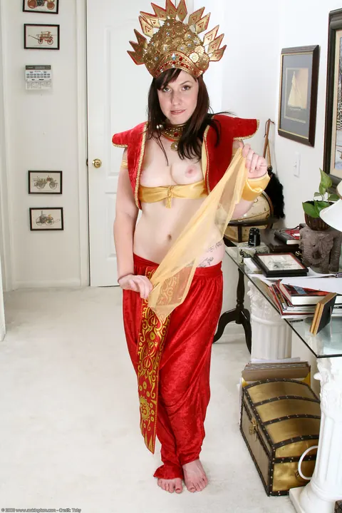 Loni: Asian MILF Undresses and Poses Nude for the Archives – photo 5 of 21