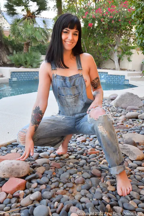 Nova Vixen: Brunette in Jeans Masturbates with a Dildo Outdoors – photo 4 of 20
