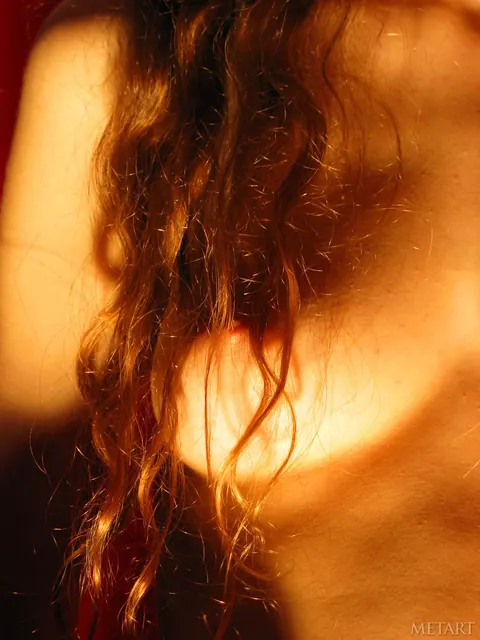 Woman Poses Nude on the Beach and in the Forest – photo 3 of 21