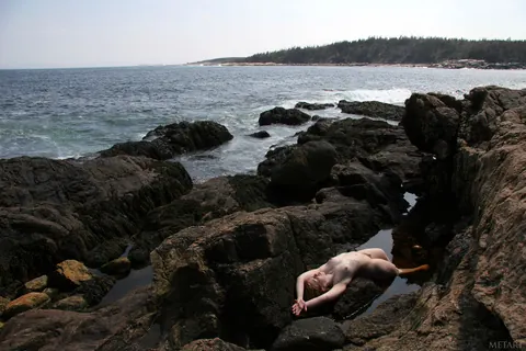 Woman Poses Nude on the Beach and in the Forest – photo 17 of 21