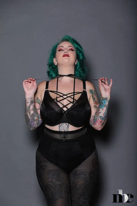 Galda Lou: BBW in Pantyhose Reveals Her Tattoos and Big Tits – photo 2 of 21