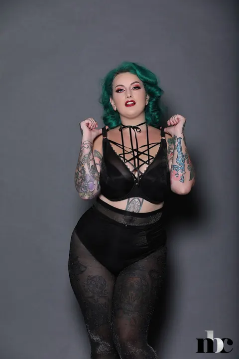 Galda Lou: BBW in Pantyhose Reveals Her Tattoos and Big Tits – photo 8 of 21