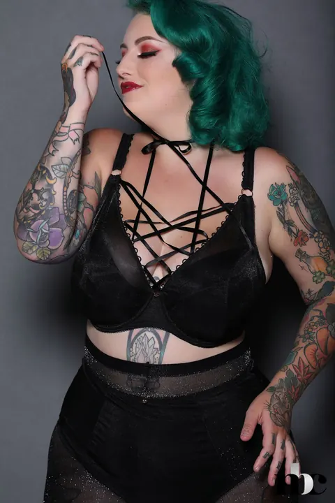 Galda Lou: BBW in Pantyhose Reveals Her Tattoos and Big Tits – photo 3 of 21