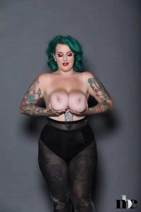 Galda Lou: BBW in Pantyhose Reveals Her Tattoos and Big Tits – photo 13 of 21