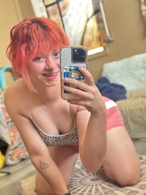 Redhead PAWG Poses in Shorts for Mirror Selfies – photo 5 of 12
