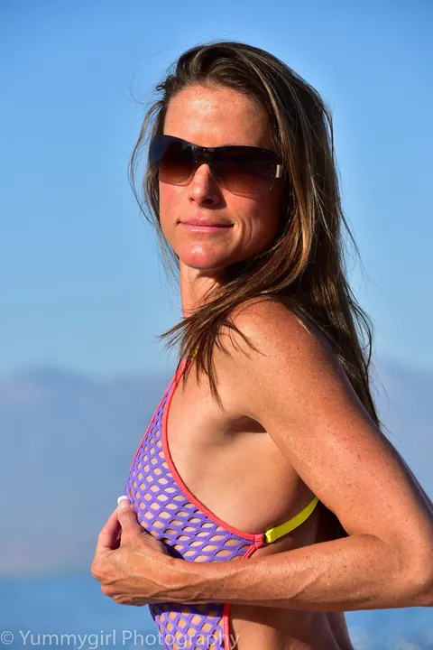 Sofie Marie: Tall Brunette MILF Spreads Her Pussy in a Bikini on the Beach – photo 8 of 21