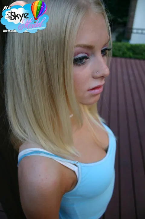Skye Model: Blonde Amateur Flashes Her Butt Cheek in a Skirt Outdoors – photo 4 of 12