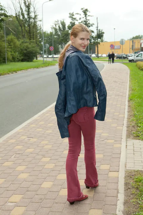 Redhead Strips Out of Her Shorts and Spreads Her Hairy Pussy – photo 21 of 21