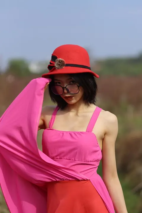 Skinny Woman in Glasses Poses Nude Outdoors – photo 2 of 21