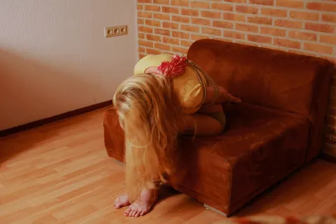Slim Blonde PAWG Spreads Her Legs in Rope Bondage – photo 8 of 21