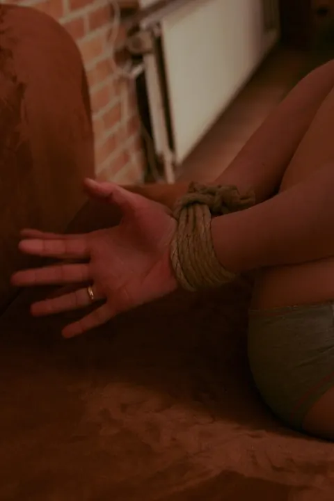 Slim Blonde PAWG Spreads Her Legs in Rope Bondage – photo 12 of 21