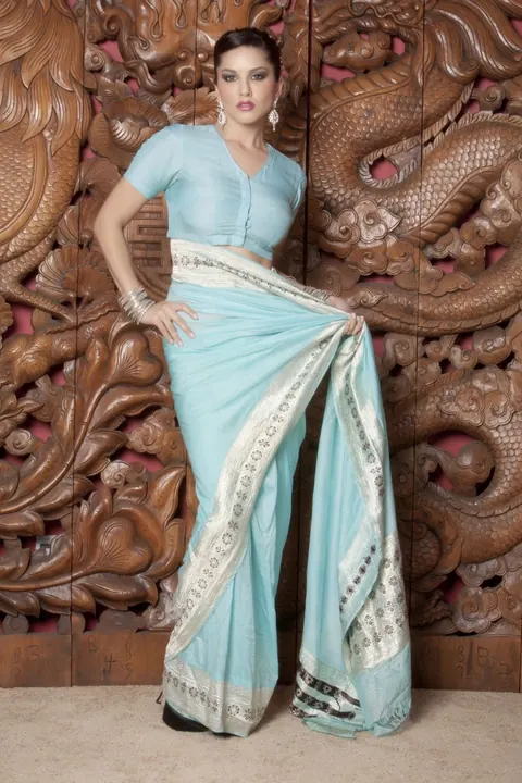 Sunny Leone: Busty Indian MILF Strips Out of Her Skirt and Heels – photo 3 of 20