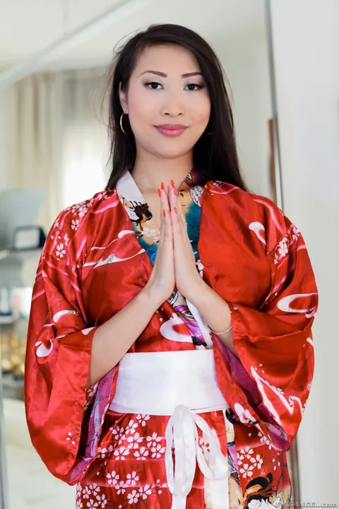 Sharon Lee: Asian Woman with Big Natural Tits Spreads in High Heels – photo 1 of 15