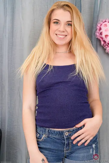 Thick Blonde MILF Strips Out of Her Shorts and Spreads Her Legs