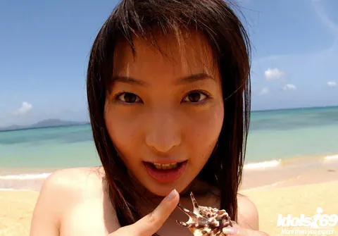 Japanese Babe Strips Nude and Shows Her Hairy Pussy on the Beach – photo 16 of 16