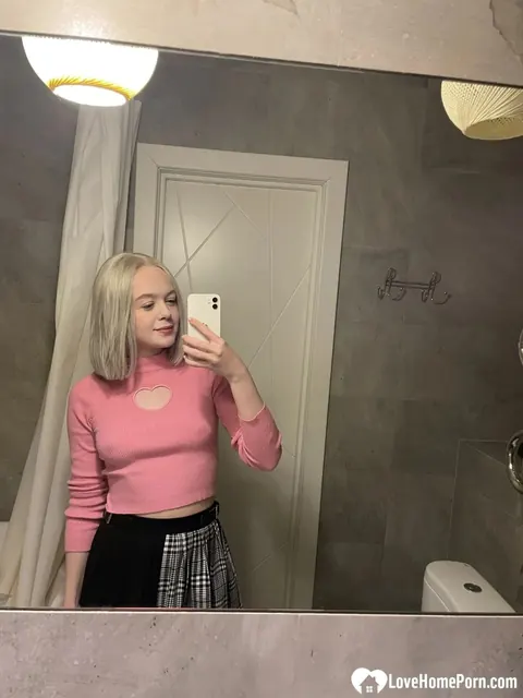 Barbie Lee: Blonde PAWG Shows Her Tattoo in a Mirror Selfie – photo 21 of 21