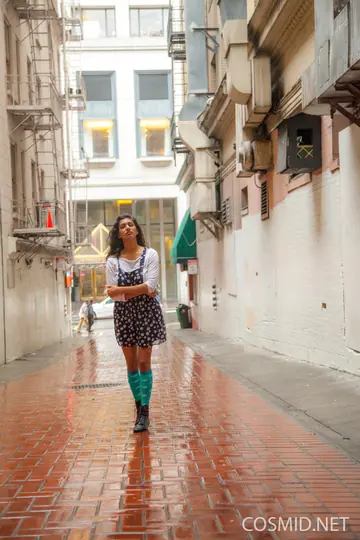 Carla White – Indian Brunette Flashes Her Big Natural Tits in a Public Alley