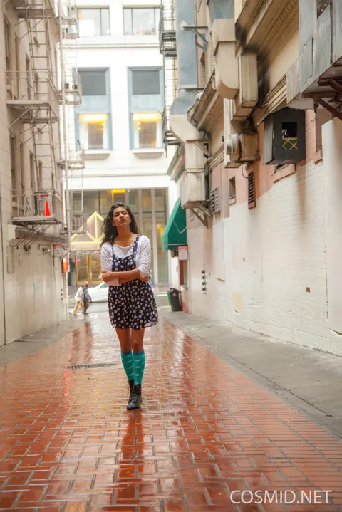 Carla White: Indian Brunette Flashes Her Big Natural Tits in a Public Alley – photo 1 of 16