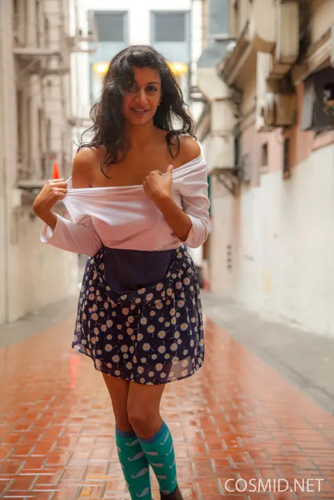 Carla White: Indian Brunette Flashes Her Big Natural Tits in a Public Alley – photo 8 of 16