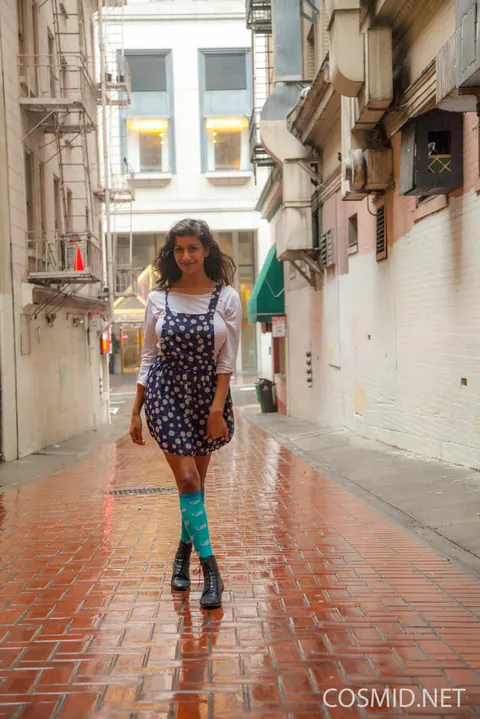 Carla White: Indian Brunette Flashes Her Big Natural Tits in a Public Alley – photo 2 of 16