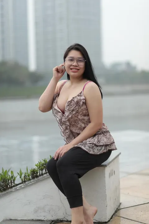 Asian MILF in Glasses Flashes Her Big Tits in Public – photo 4 of 20