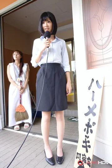 Yuka Sawakita – Japanese MILF in a Skirt Gives Blowjobs to Two Men Outdoors