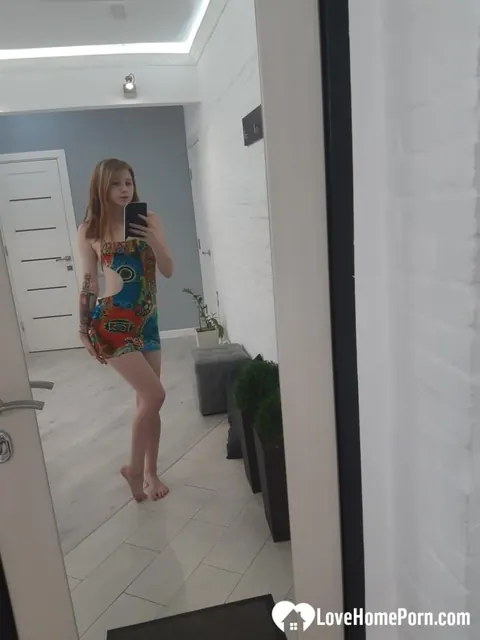 European PAWG Strips Off Her Dress for Mirror Selfie – photo 5 of 20