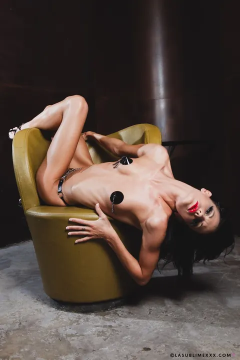 Skinny Italian PAWG Takes Double Penetration in a Threesome – photo 10 of 20