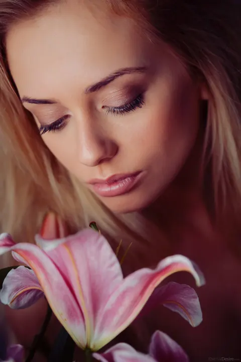 Jennifer Mackay: Blonde with Big Natural Tits Spreads Her Pussy Open – photo 13 of 20