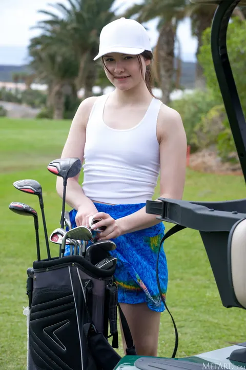 Brunette Golfer Poses Nude Outdoors Showing Her Big Ass – photo 3 of 21