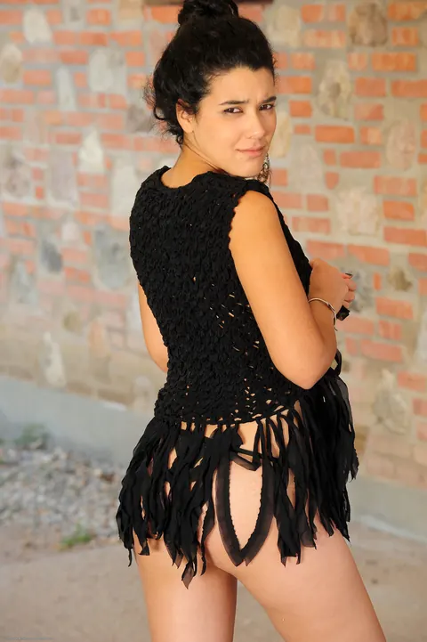Brunette Latina Pulls Panties Aside and Spreads Her Hairy Pussy Outdoors – photo 4 of 21