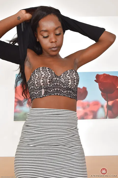 Ebony MILF Reveals Her Breasts and Masturbates in Panties – photo 3 of 16
