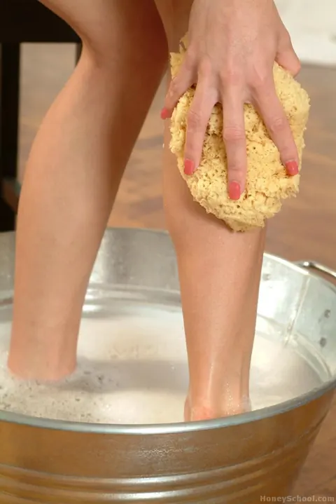 Monika Unco: Hungarian Brunette Washes Her Feet and Shows Her Soles – photo 14 of 21