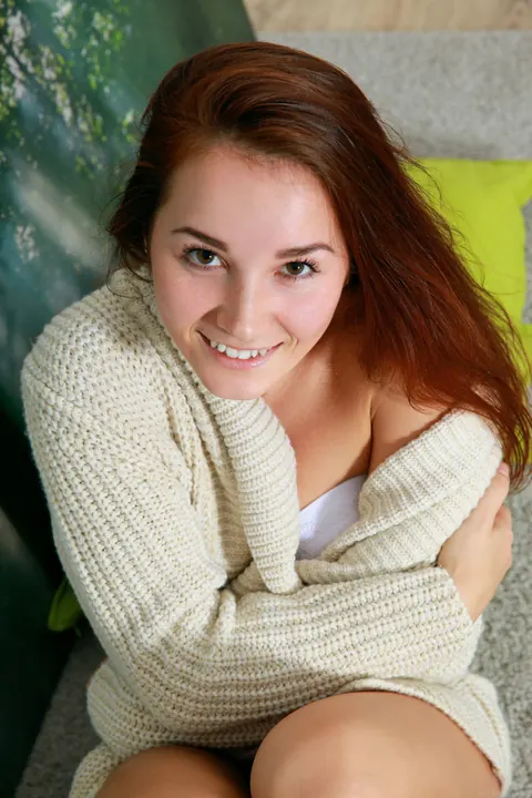 Stefany Sonri: Russian PAWG Slips Off Her Panties and Spreads Her Ass – photo 2 of 21