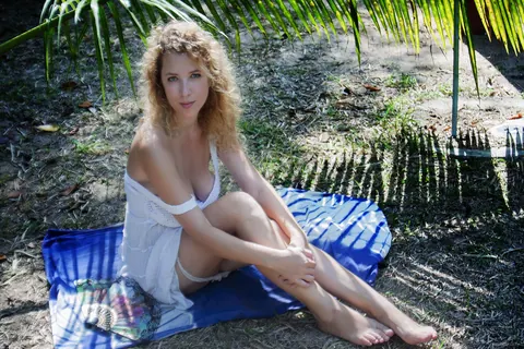 Woman Undresses and Poses Nude Showing Her Ass – photo 7 of 21