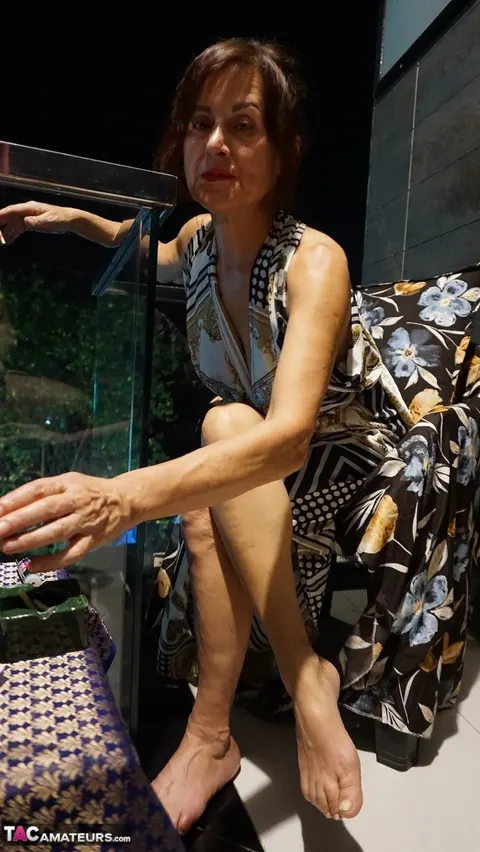 Diana Ananta: Mature European Brunette Spreads Her Legs and Rubs Her Feet – photo 7 of 16