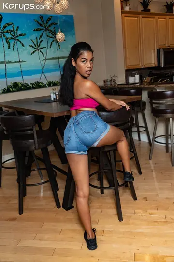 Maya Farrell – Thick Latina Brunette Toys Her Pussy on a Kitchen Chair