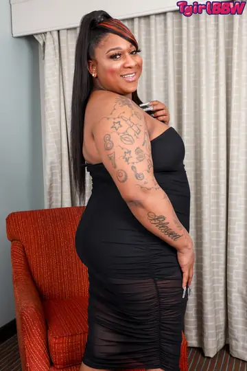 Thick Ebony Trans Woman Poses Nude and Shows Her Curves