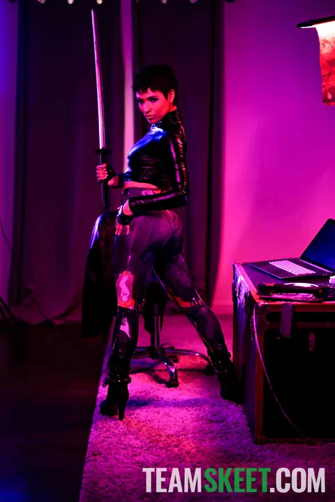 Brooklyn Gray: Short-Haired Brunette Takes Anal and a Facial in Latex – photo 5 of 21