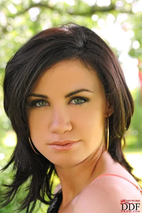 Shannon Reid: Brunette Pulls Panties Aside and Spreads Outdoors in a Skirt and Heels – photo 1 of 21